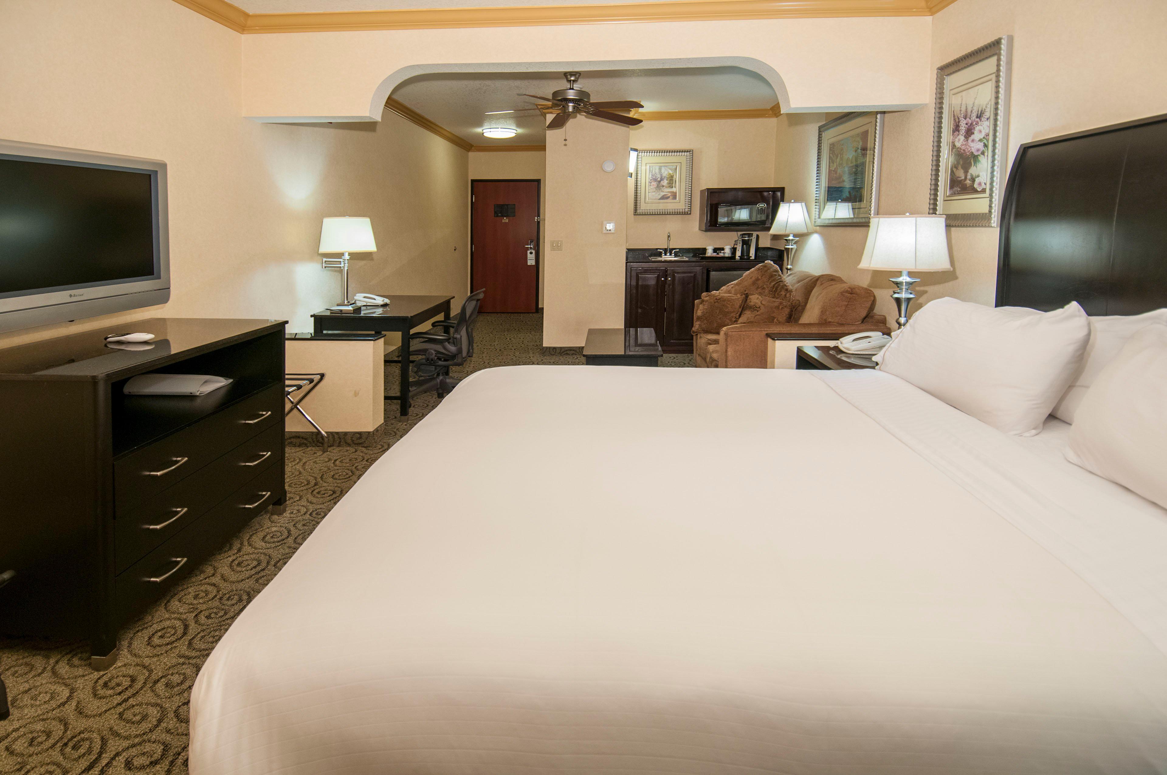 Holiday Inn Express & Suites Bakersfield Central By Ihg מראה חיצוני תמונה