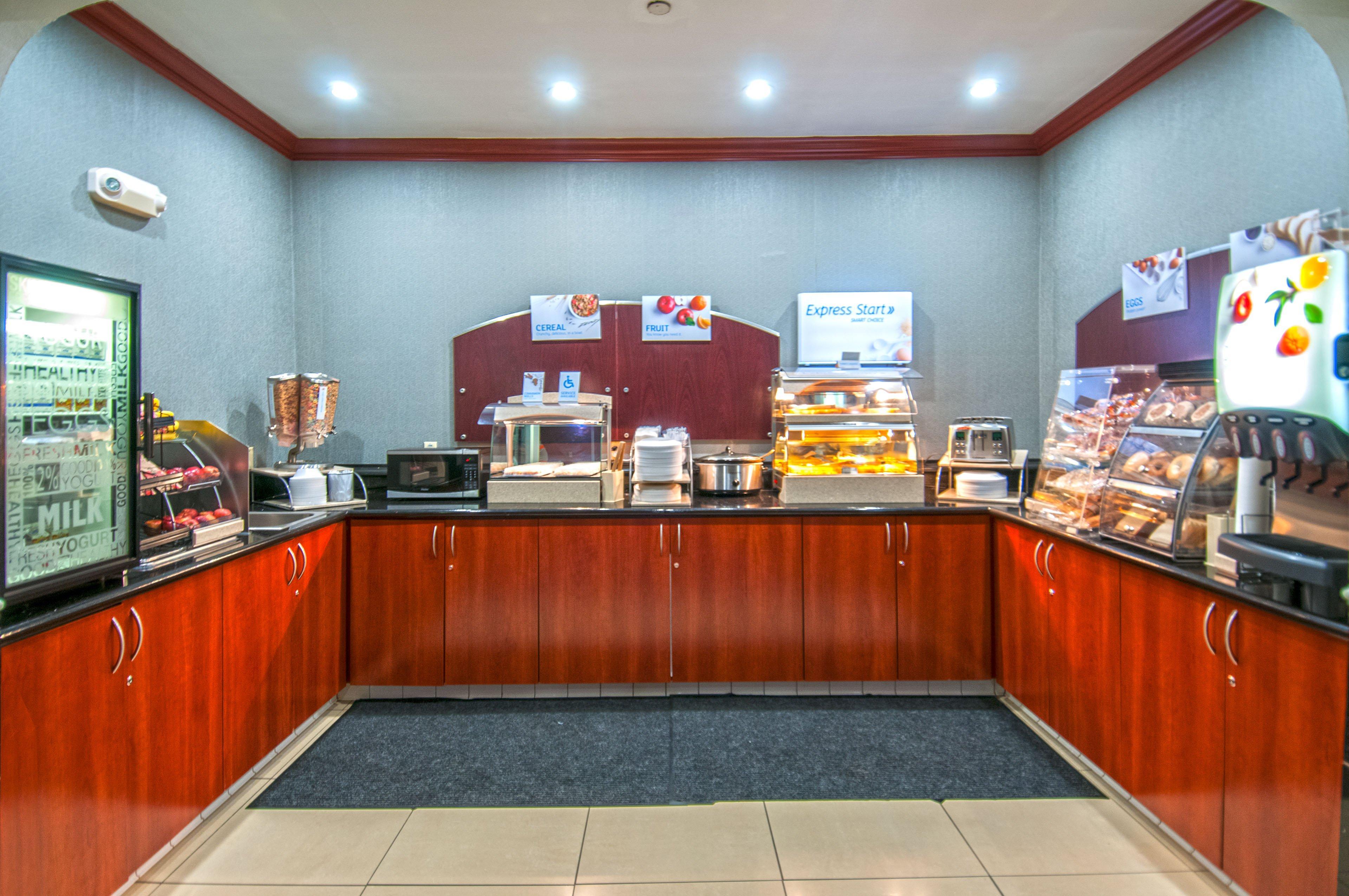 Holiday Inn Express & Suites Bakersfield Central By Ihg מראה חיצוני תמונה