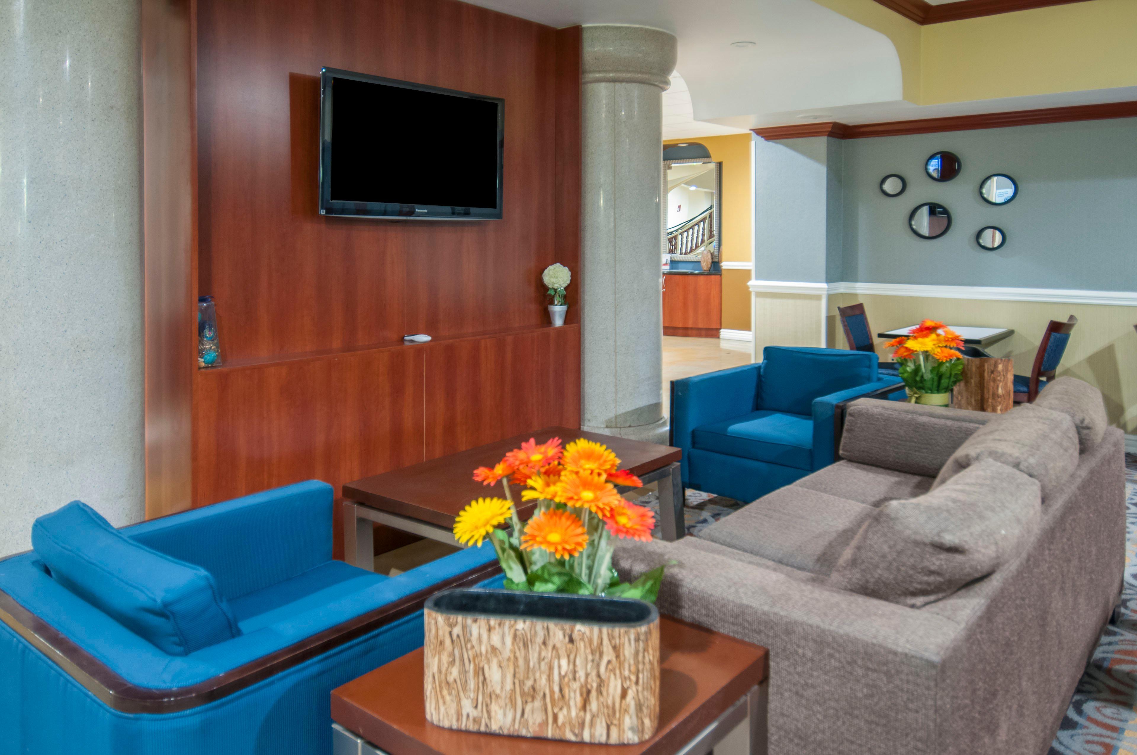 Holiday Inn Express & Suites Bakersfield Central By Ihg מראה חיצוני תמונה