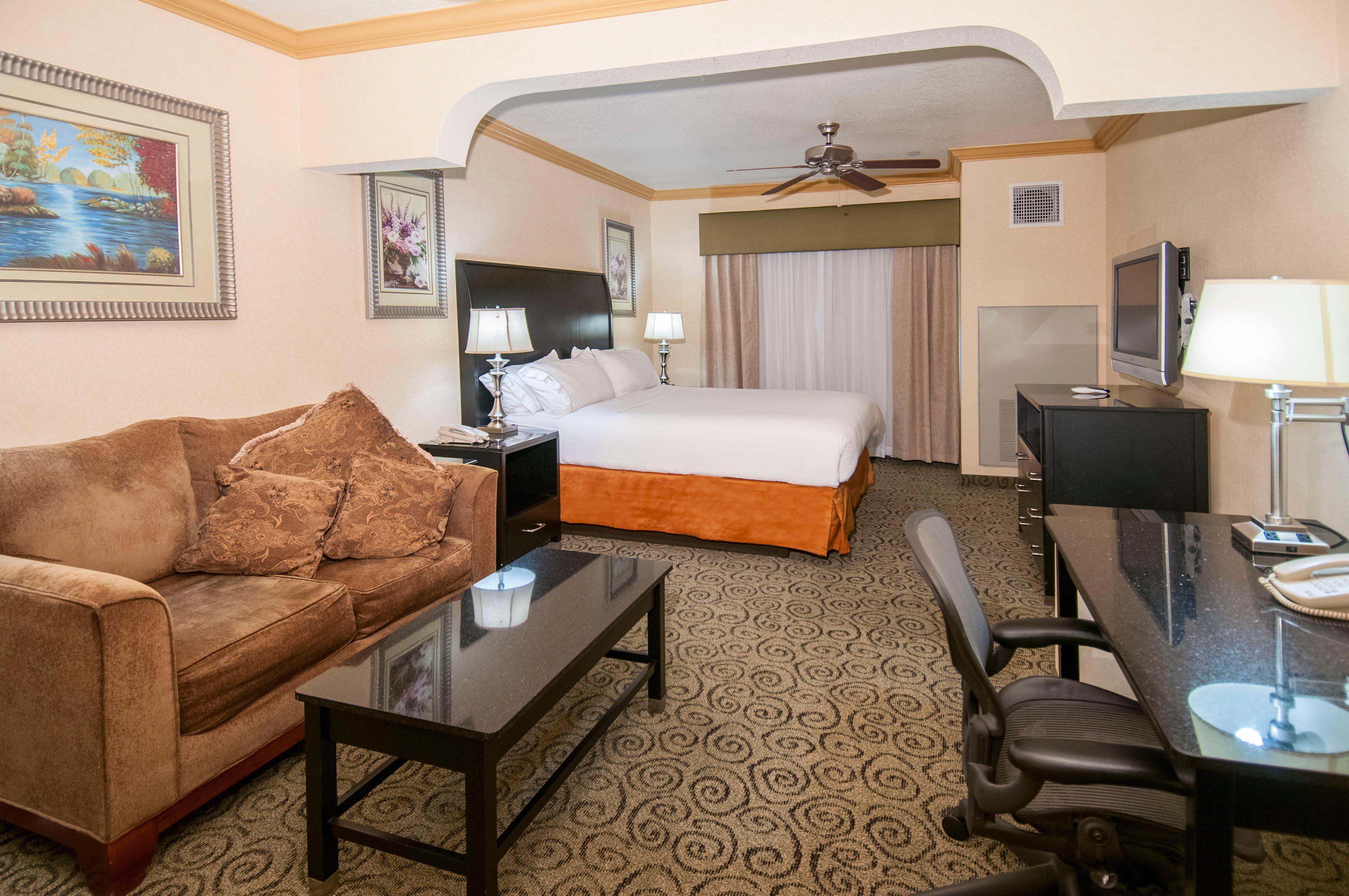 Holiday Inn Express & Suites Bakersfield Central By Ihg מראה חיצוני תמונה