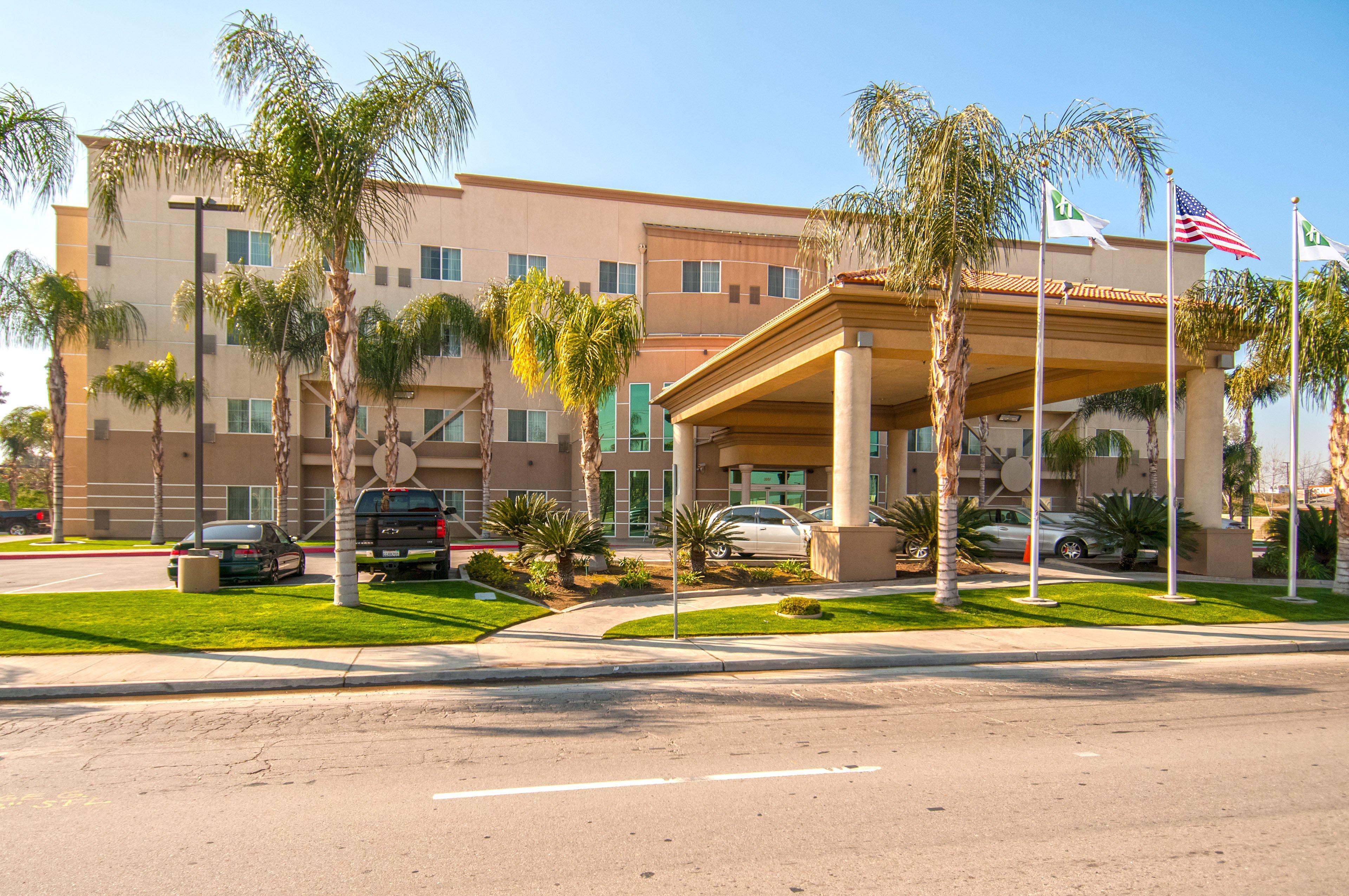 Holiday Inn Express & Suites Bakersfield Central By Ihg מראה חיצוני תמונה