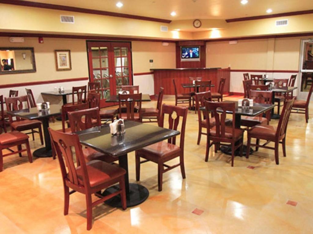 Holiday Inn Express & Suites Bakersfield Central By Ihg מראה חיצוני תמונה