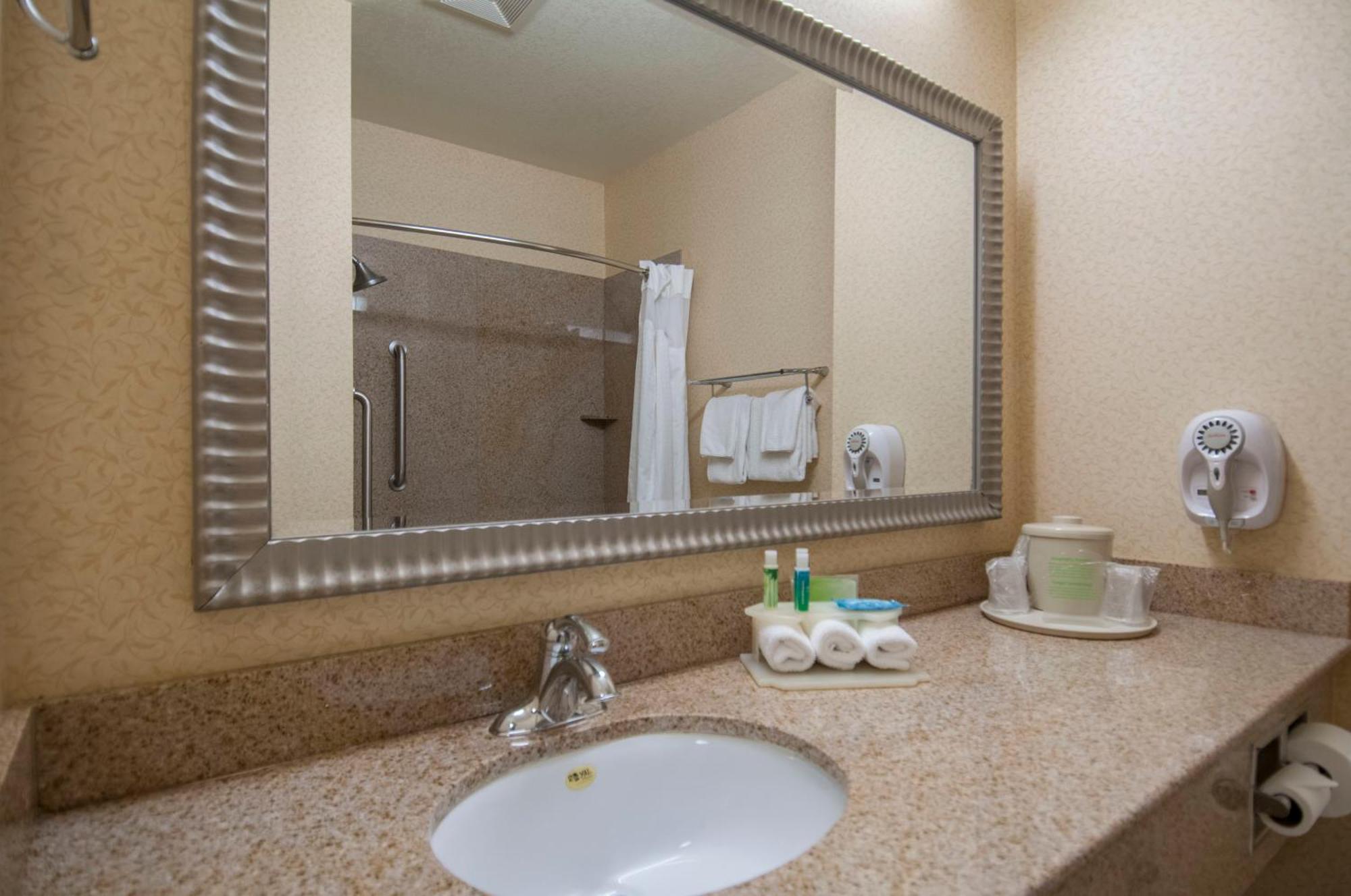 Holiday Inn Express & Suites Bakersfield Central By Ihg מראה חיצוני תמונה