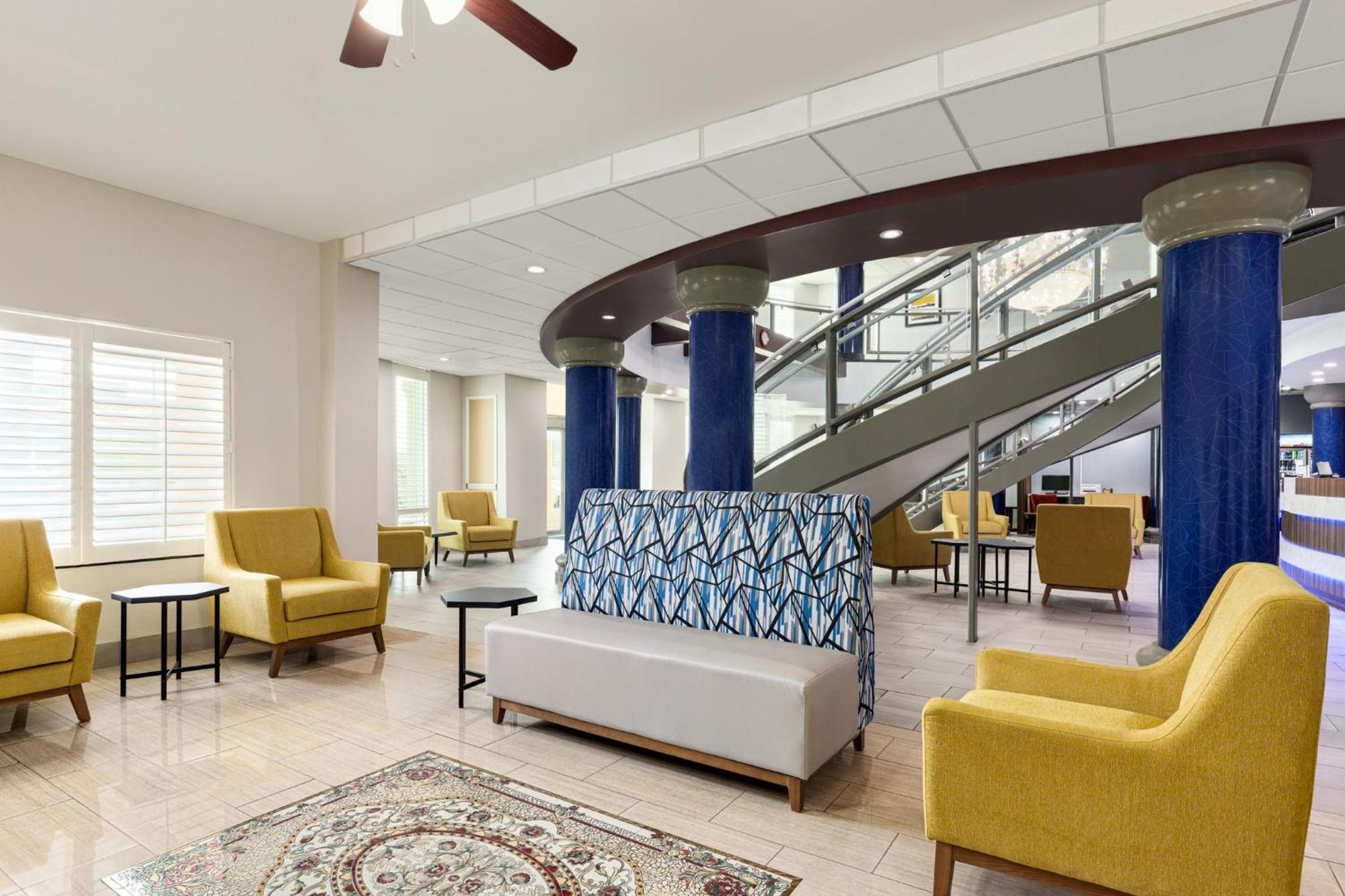 Holiday Inn Express & Suites Bakersfield Central By Ihg מראה חיצוני תמונה
