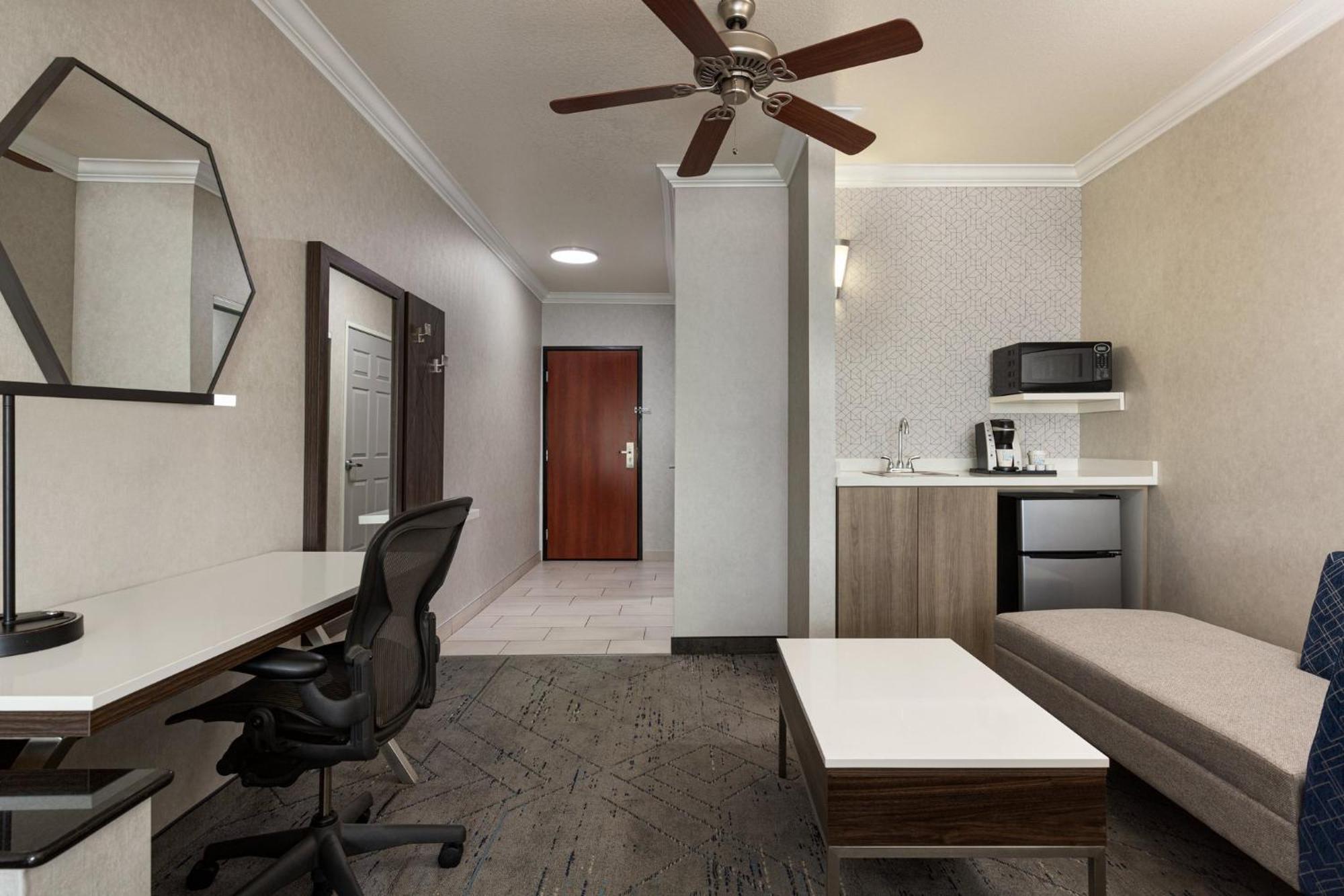 Holiday Inn Express & Suites Bakersfield Central By Ihg מראה חיצוני תמונה