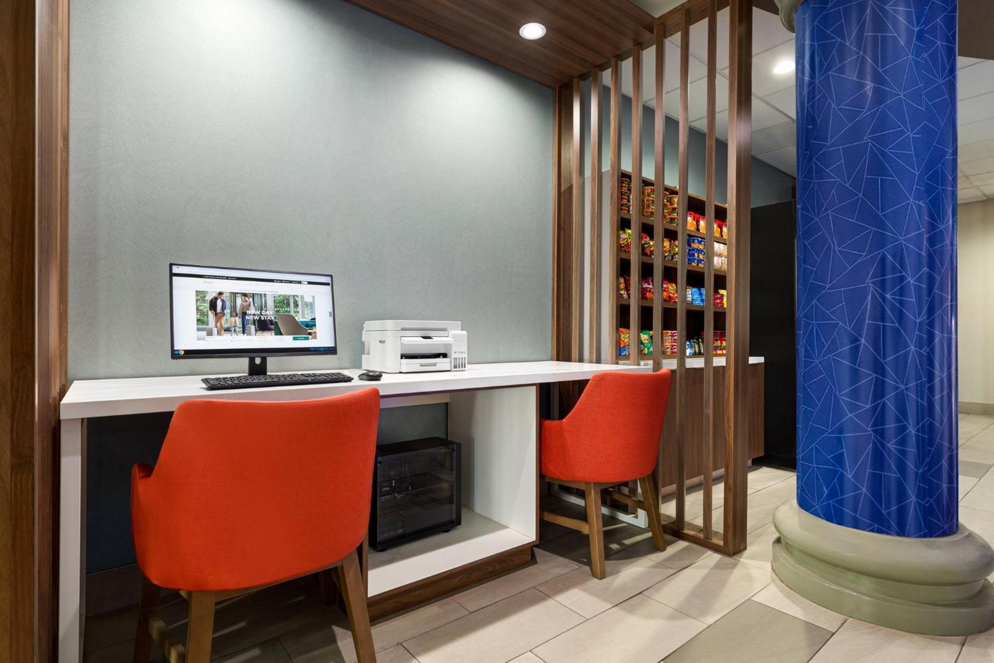 Holiday Inn Express & Suites Bakersfield Central By Ihg מראה חיצוני תמונה