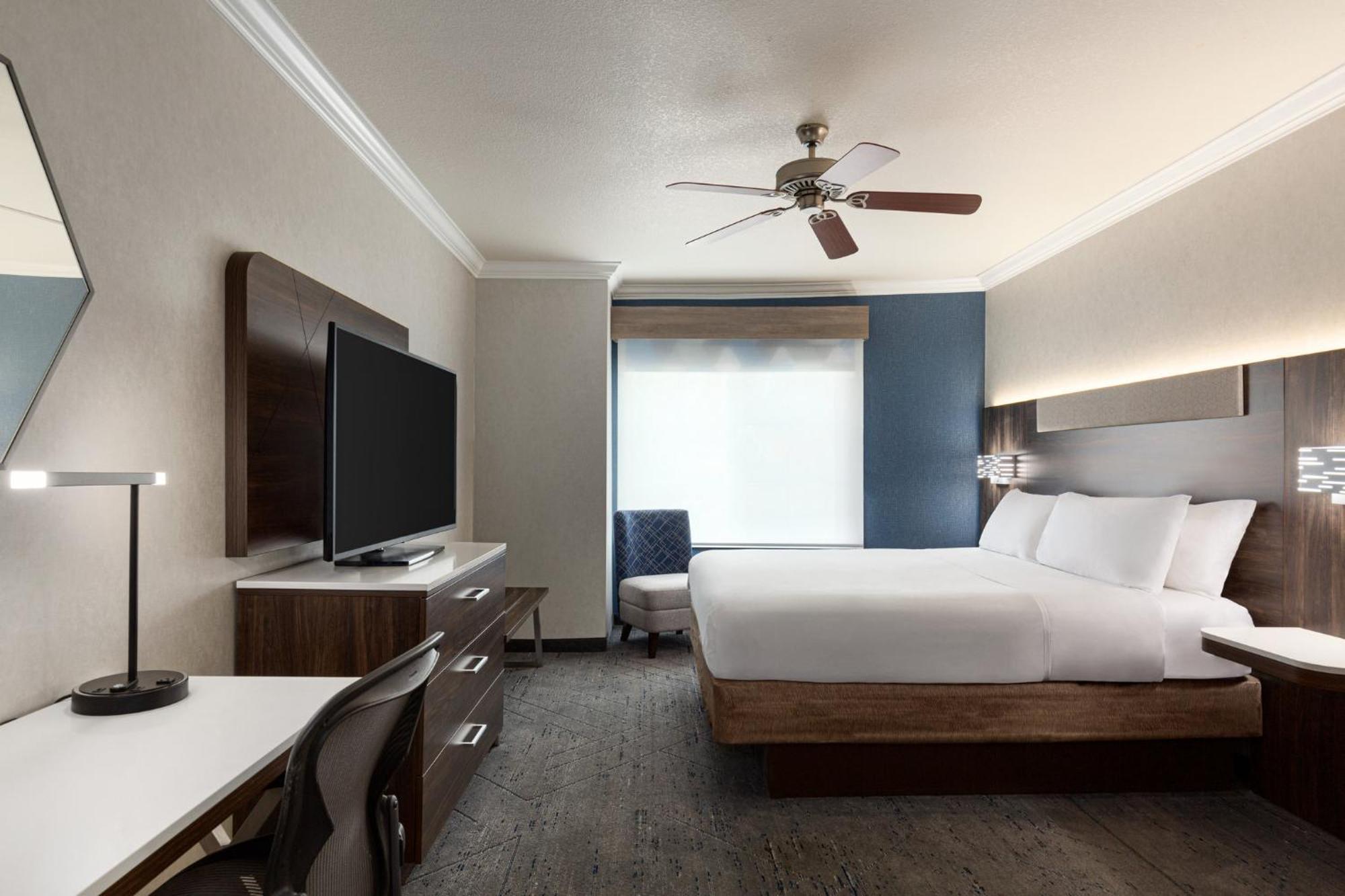 Holiday Inn Express & Suites Bakersfield Central By Ihg מראה חיצוני תמונה