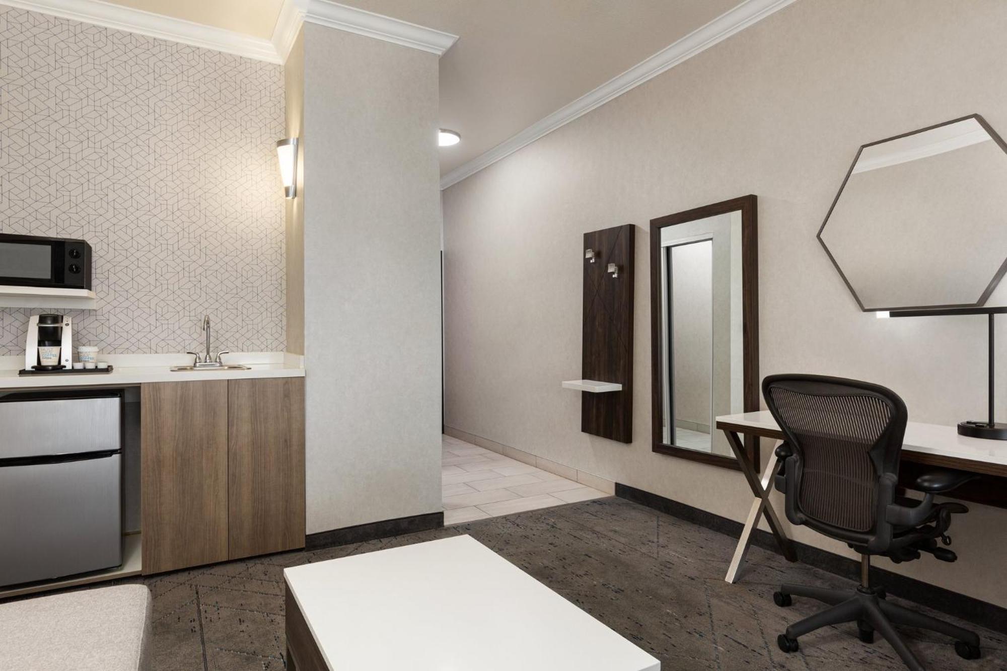 Holiday Inn Express & Suites Bakersfield Central By Ihg מראה חיצוני תמונה