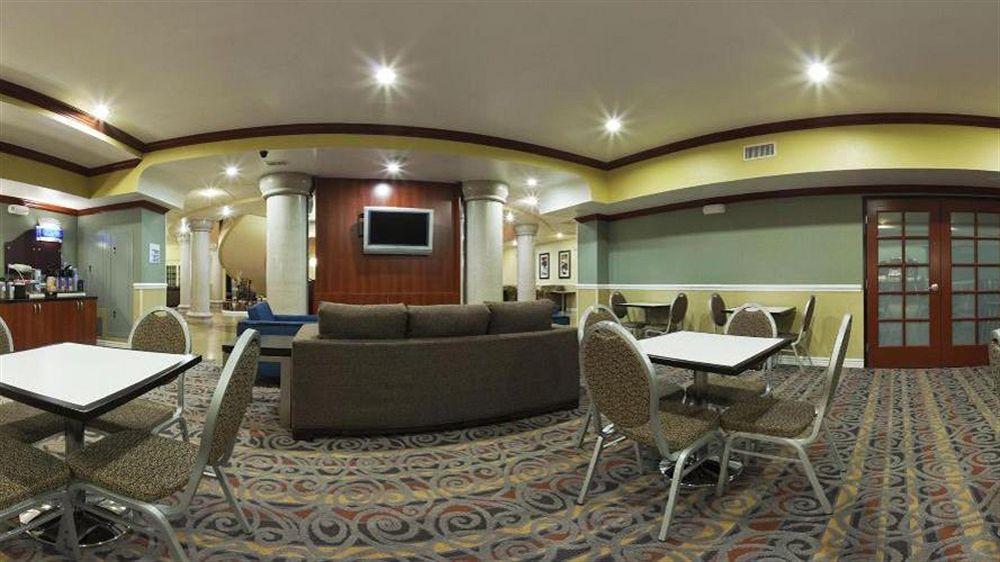 Holiday Inn Express & Suites Bakersfield Central מראה חיצוני תמונה