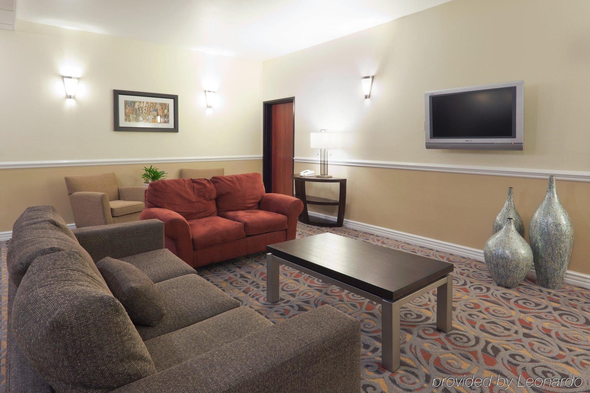 Holiday Inn Express & Suites Bakersfield Central By Ihg חדר תמונה